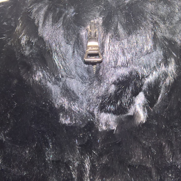 Pristine Guess Rabbit Fur Vest - Picture 8 of 8